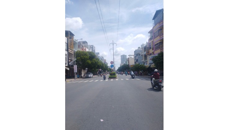 Ngộp Lạc Long Quân -  Cư Xá  Phú Bình - 4x14m - HXH thông - 3 tầng